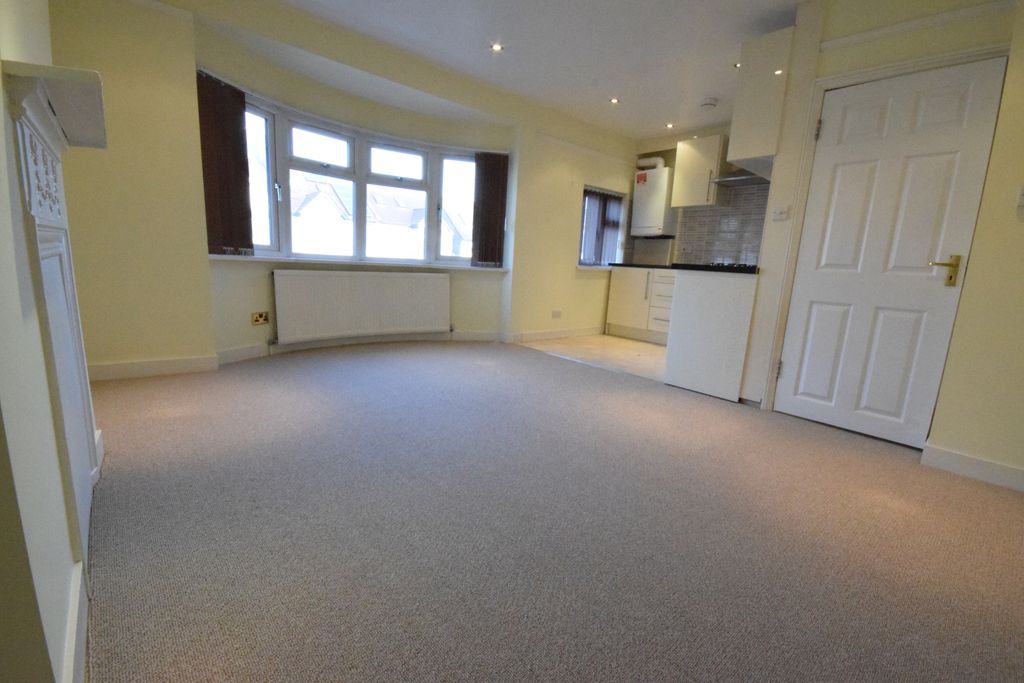 Property photo 1 of 7 3 Bed Flat To Rent Hamilton Road, London Nw11 9Eb