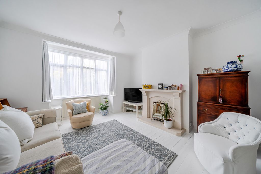 Property photo 2 of 18 1515366-13-1A07c6...