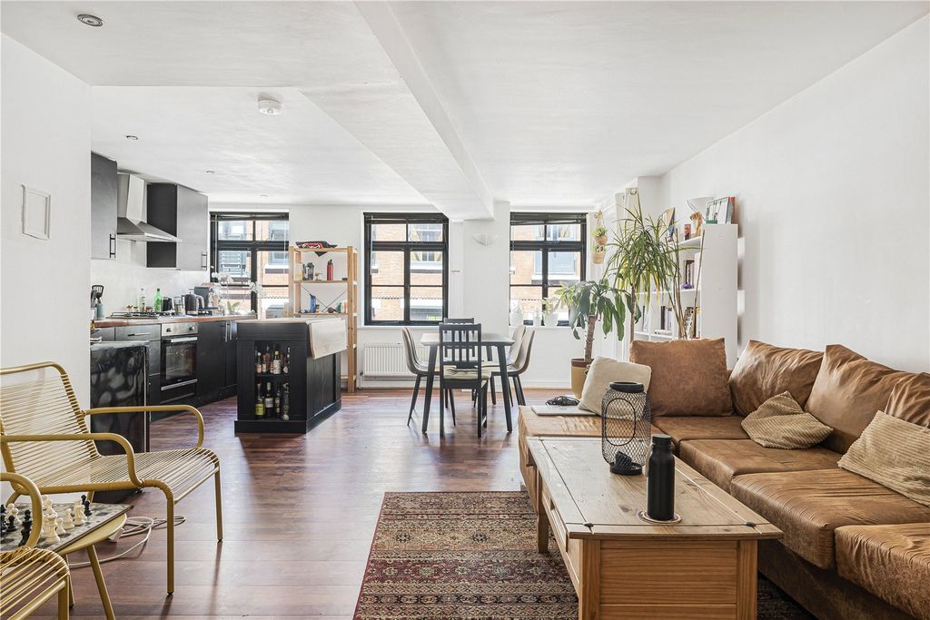 Property photo 1 of 11 Reception/Kitchen
