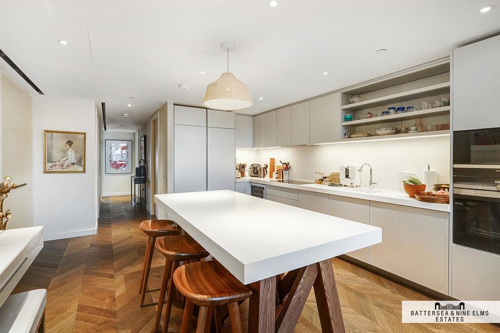 Property photo 2 of 26