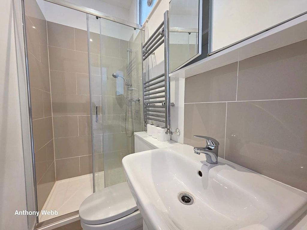 Property photo 3 of 7 Shower Room