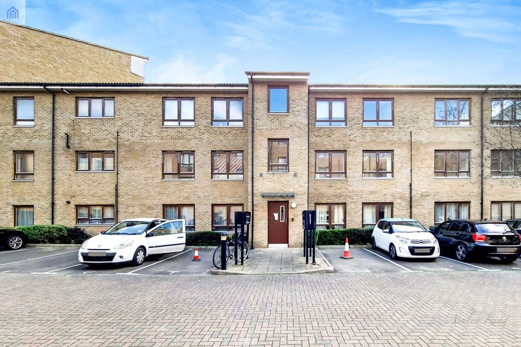 Property photo 1 of 12