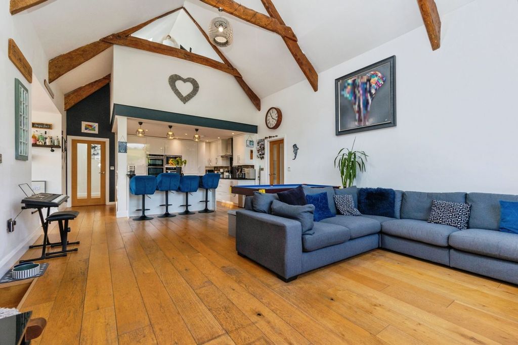 Property photo 2 of 35