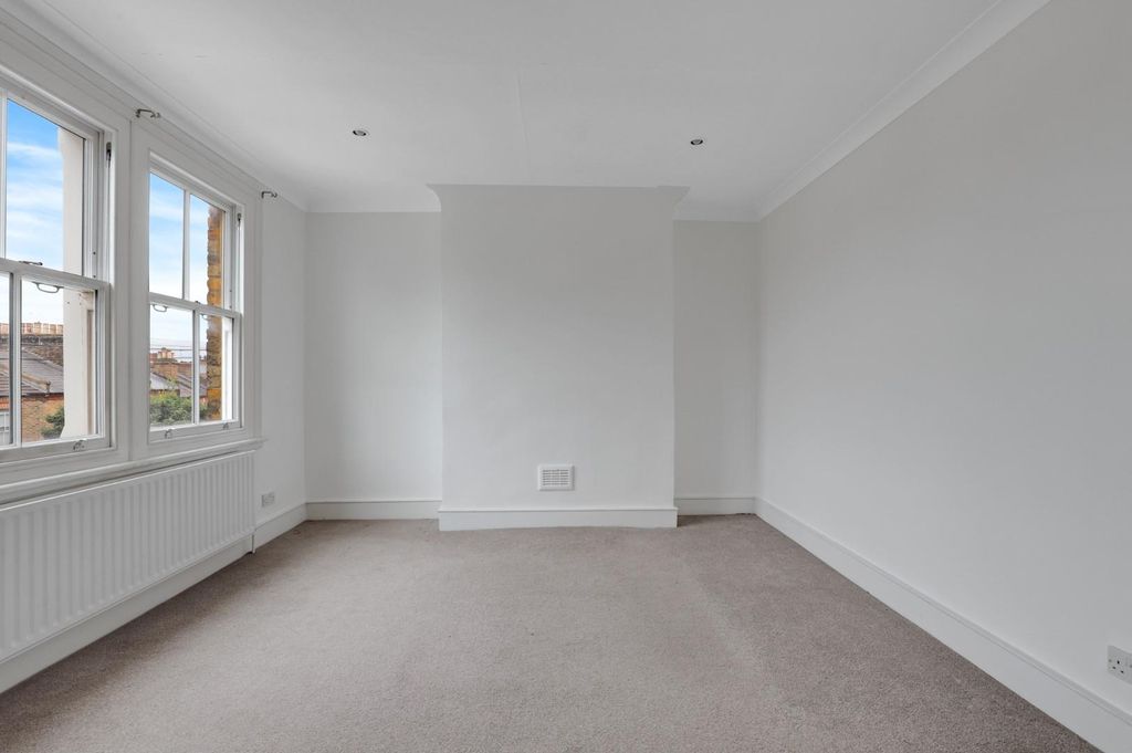 Property photo 2 of 10 11-3Bc9Jhpropworld - Flat 3, 49 Davids Road - 31.J