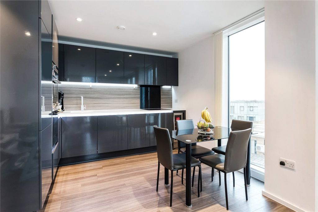 Property photo 2 of 9 Kitchen