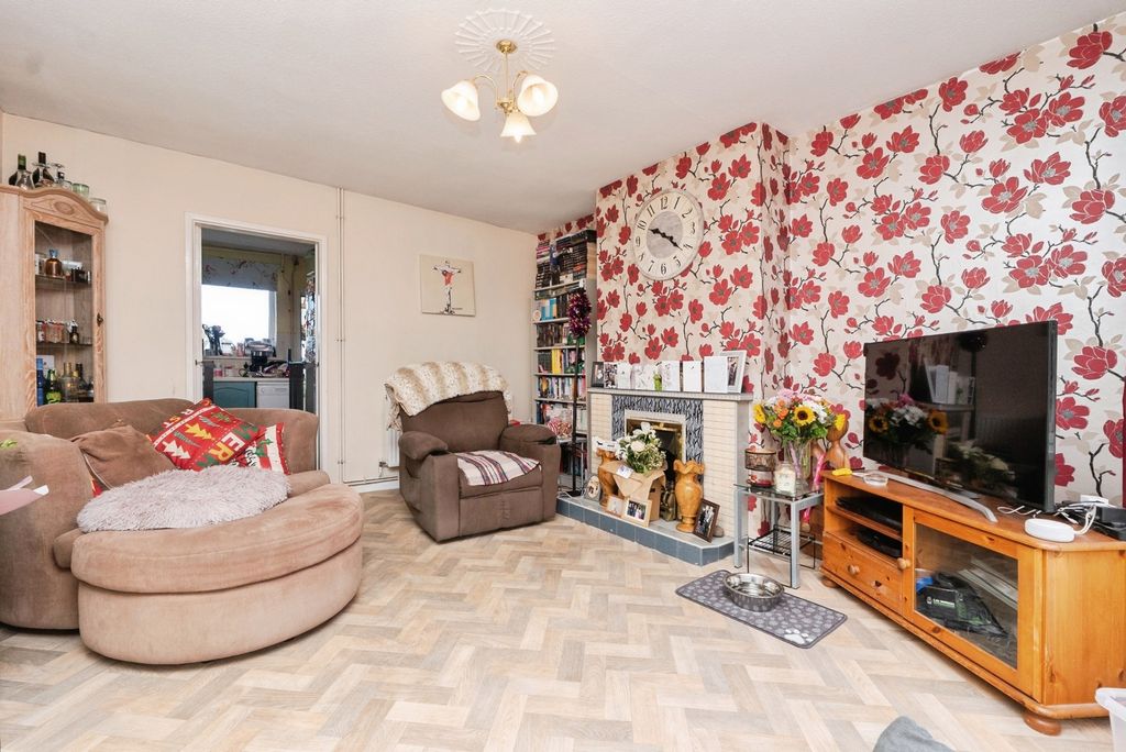 Property photo 2 of 17 Photo