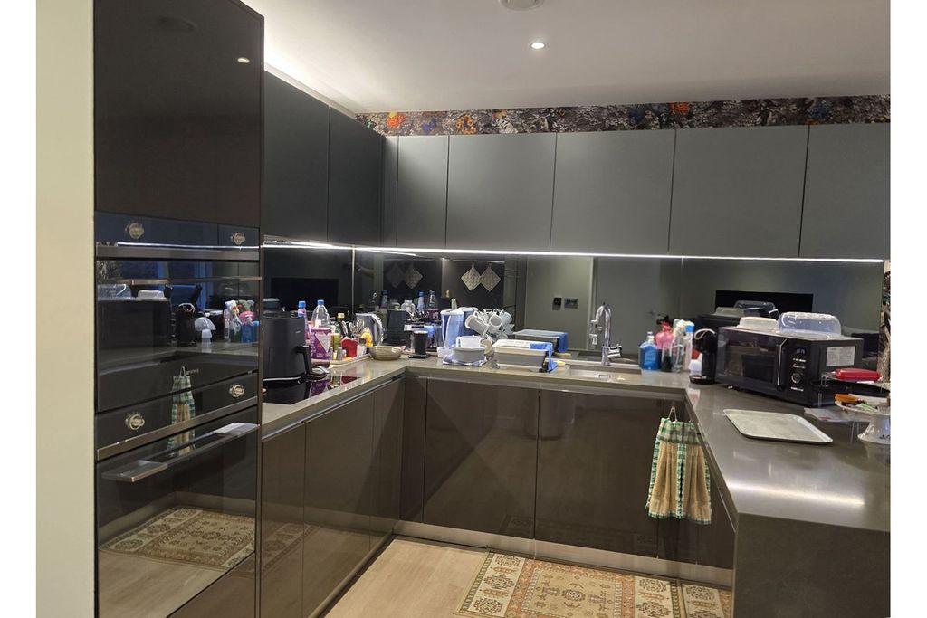 Property photo 3 of 9 Kitchen