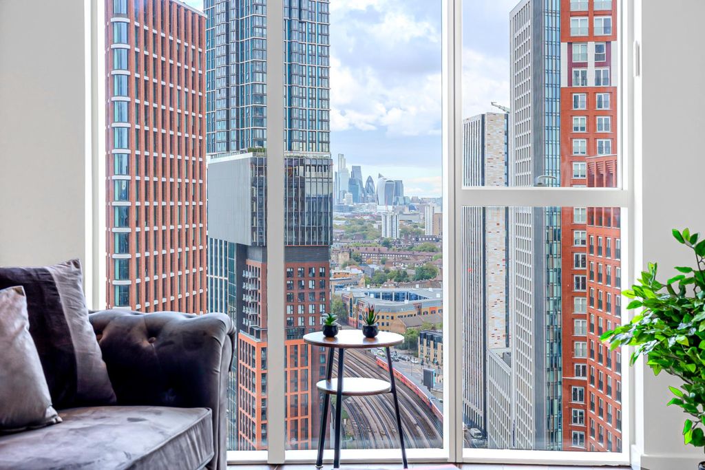 Property photo 2 of 25