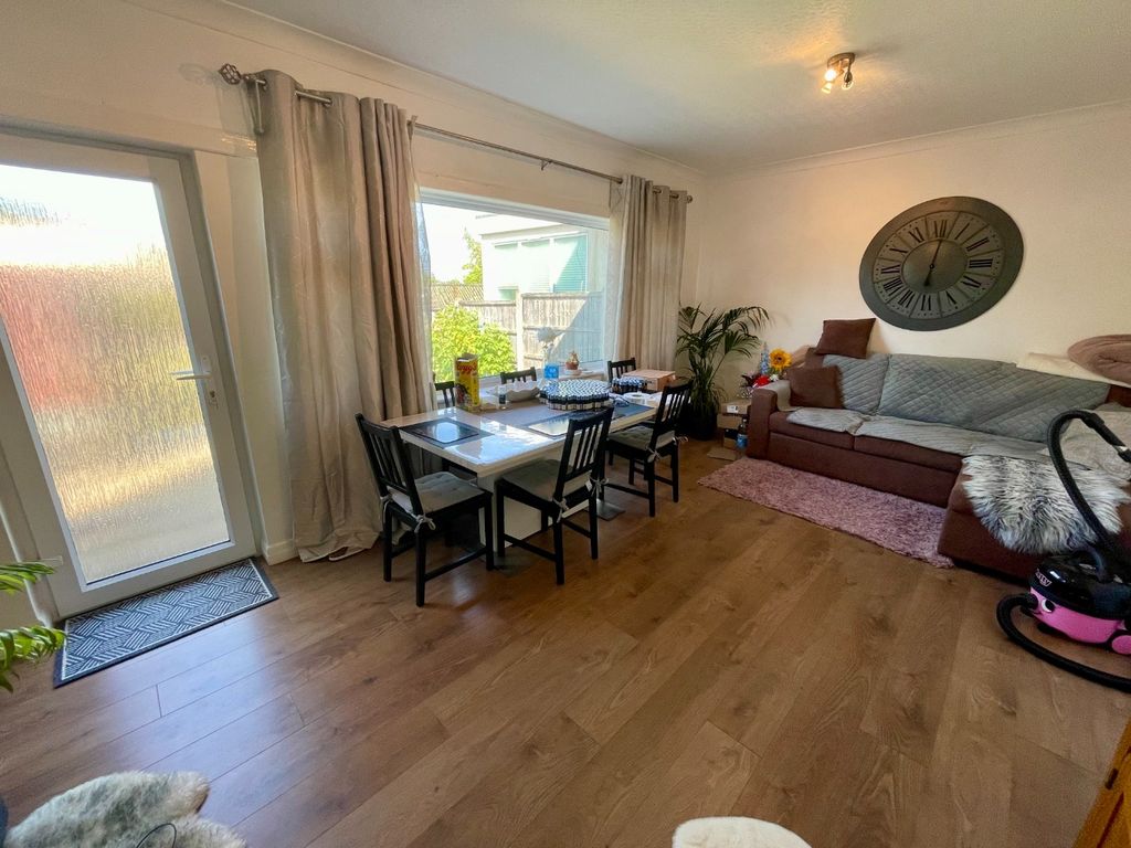 Property photo 3 of 10 3702072