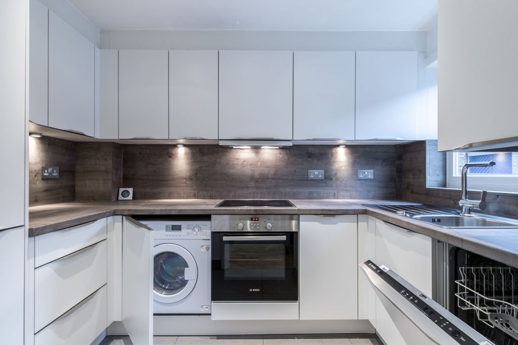 Property photo 2 of 19 Kitchen