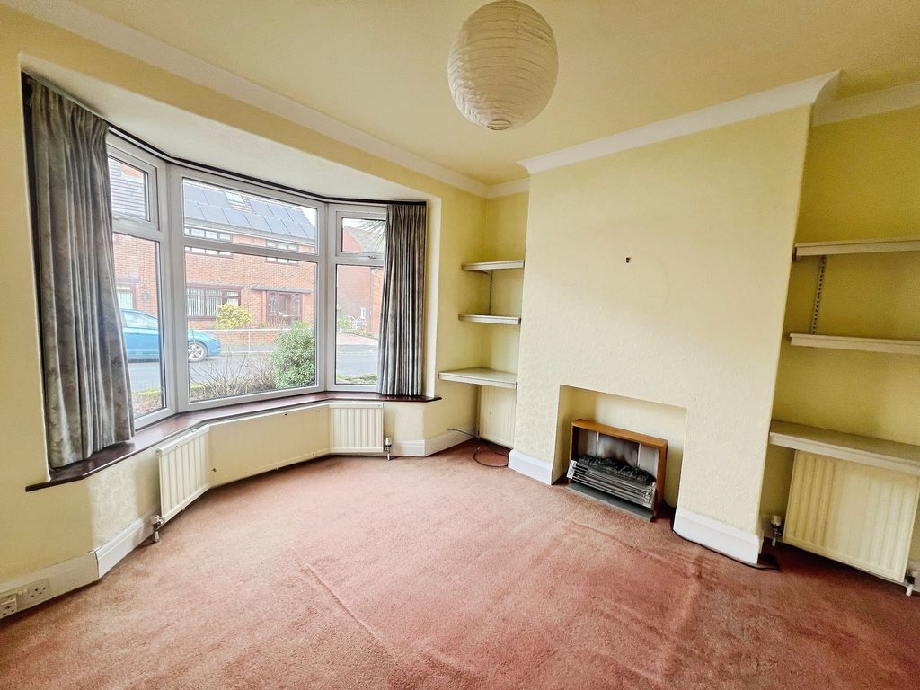 Property photo 2 of 16 Lounge