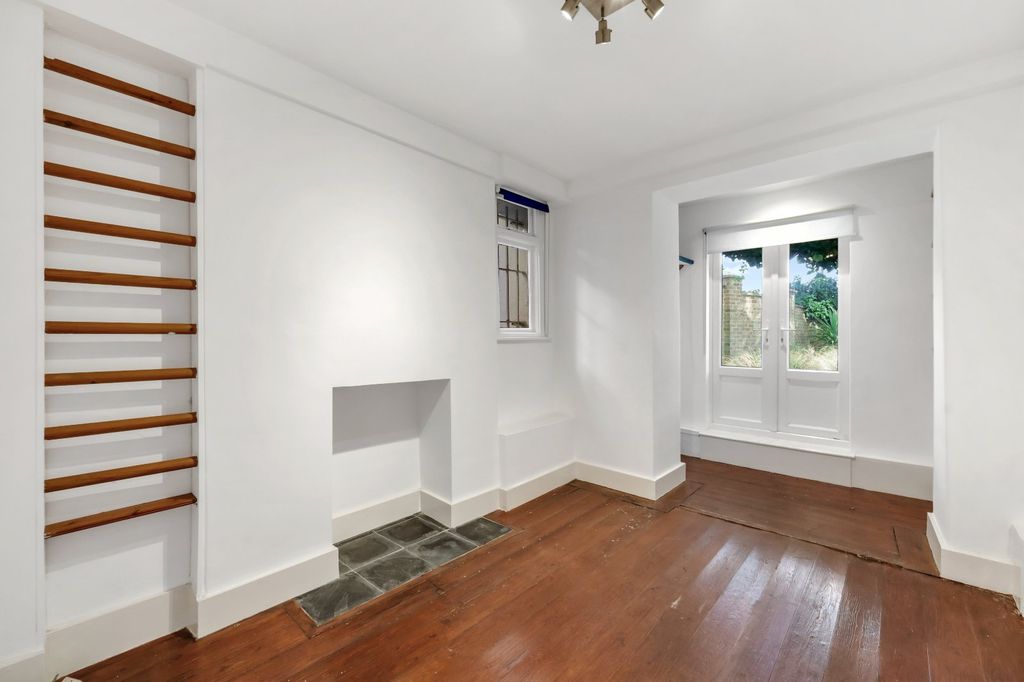 Property photo 3 of 12