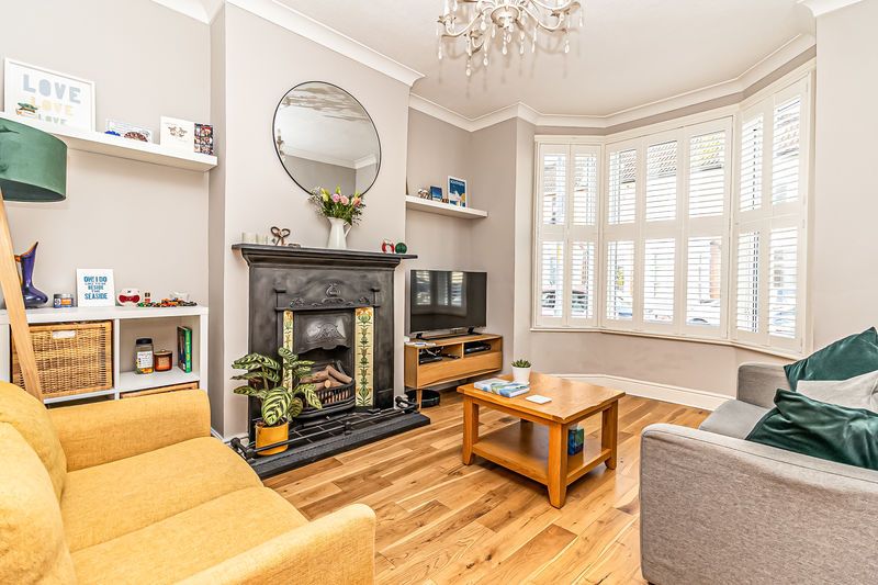 Property photo 3 of 25 .