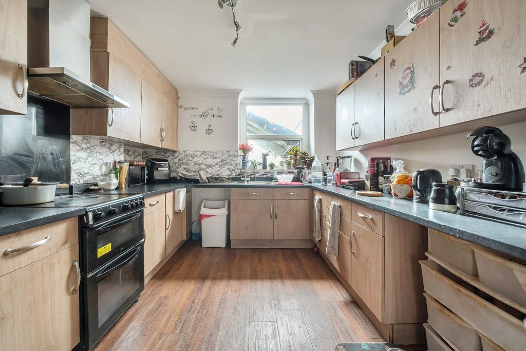 Property photo 2 of 14 Picture No. 08