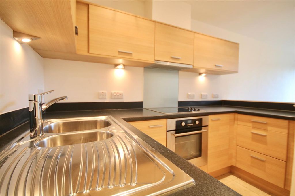 Property photo 3 of 8 79Ywl7Sdb0Akfn2912Gd9W.Jpg