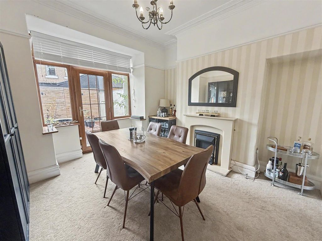 Property photo 3 of 17 Dining Room