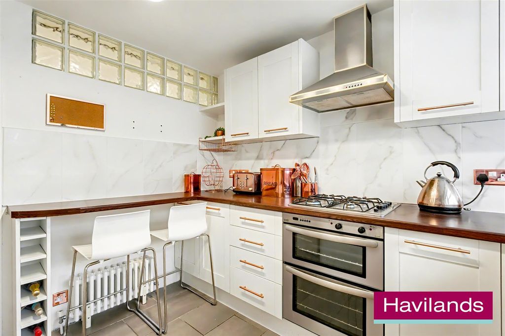 Property photo 3 of 11 Hill House Close N21 1LG-8.Jpg