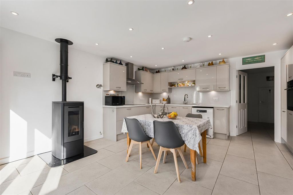 Property photo 2 of 27 31_74508.Jpg