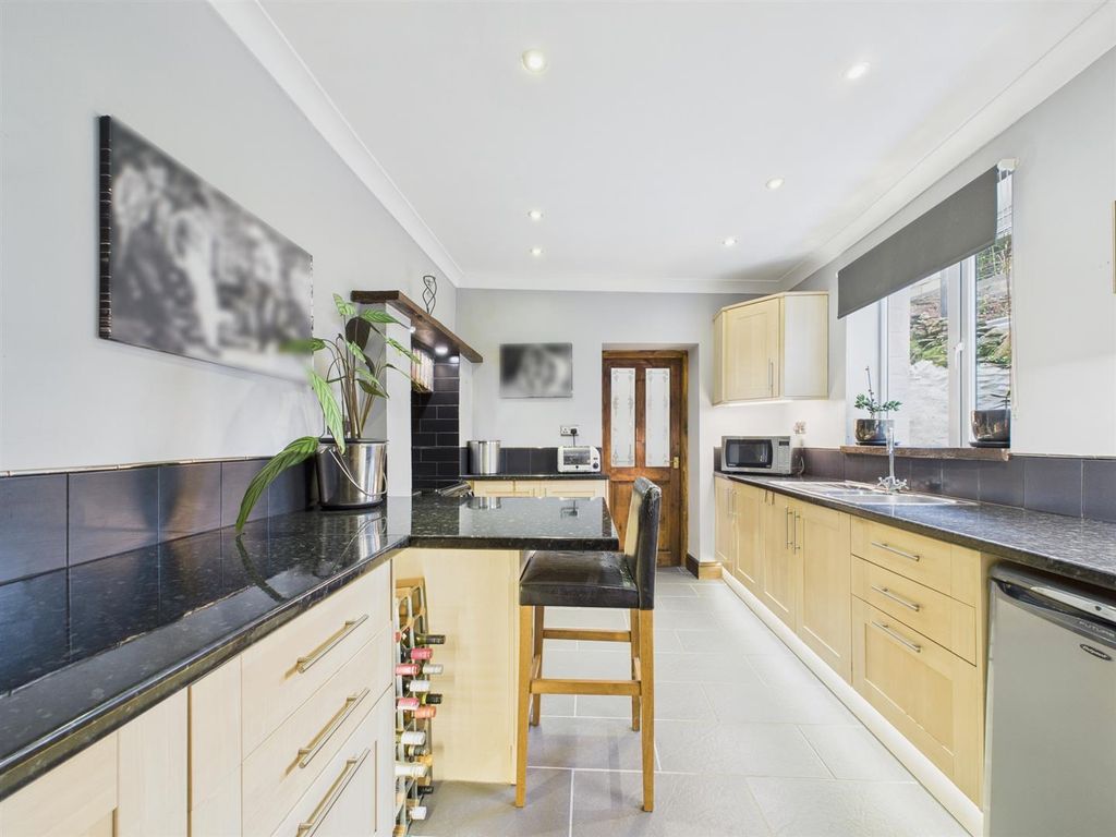 Property photo 3 of 15 Kitchen