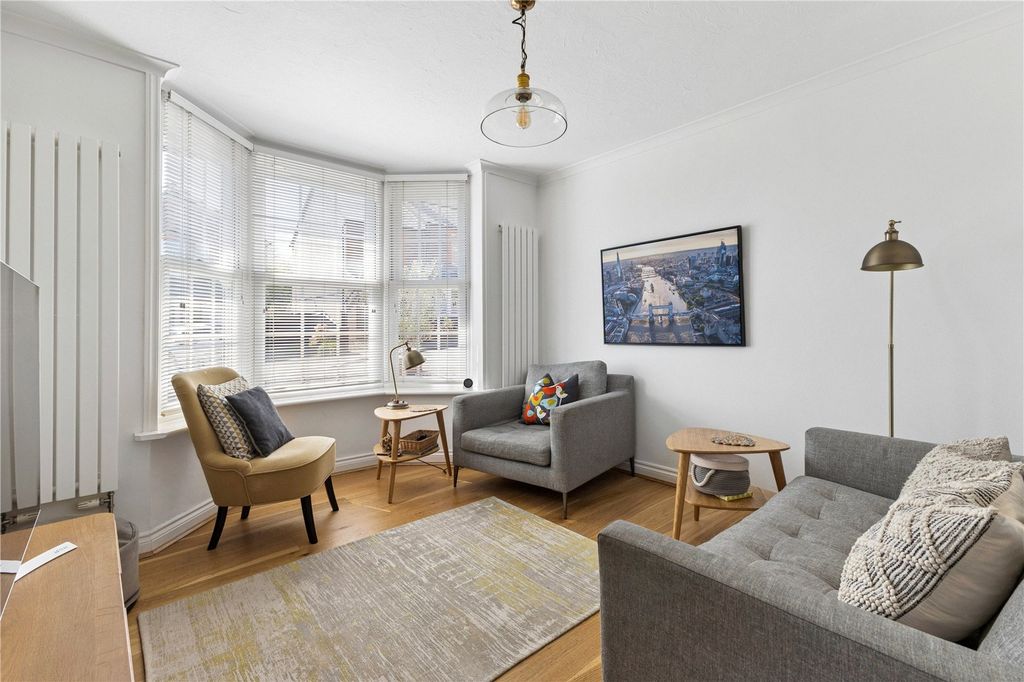 Property photo 3 of 21 Sitting Room