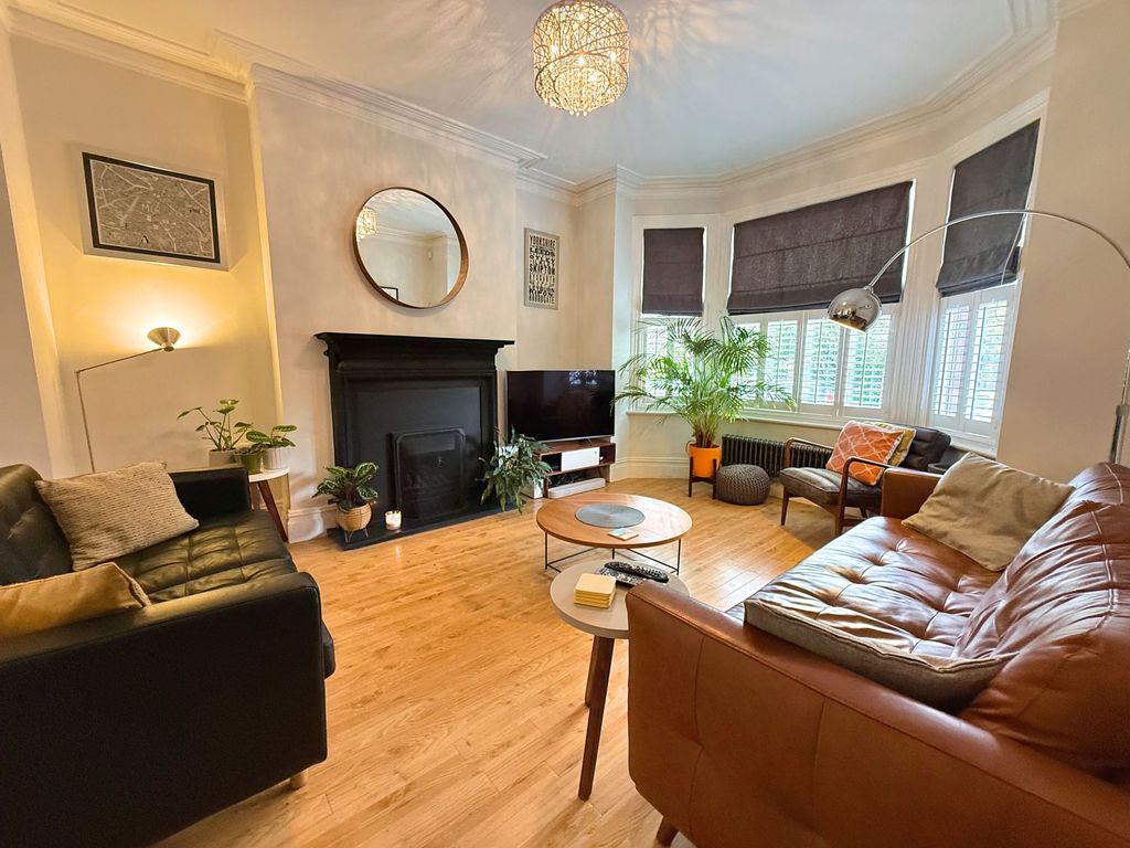 Property photo 2 of 28
