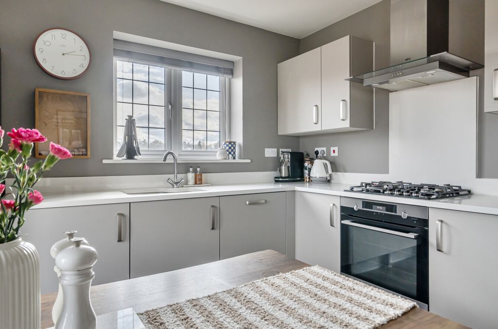 Property photo 3 of 18 1421203-10-69B040...