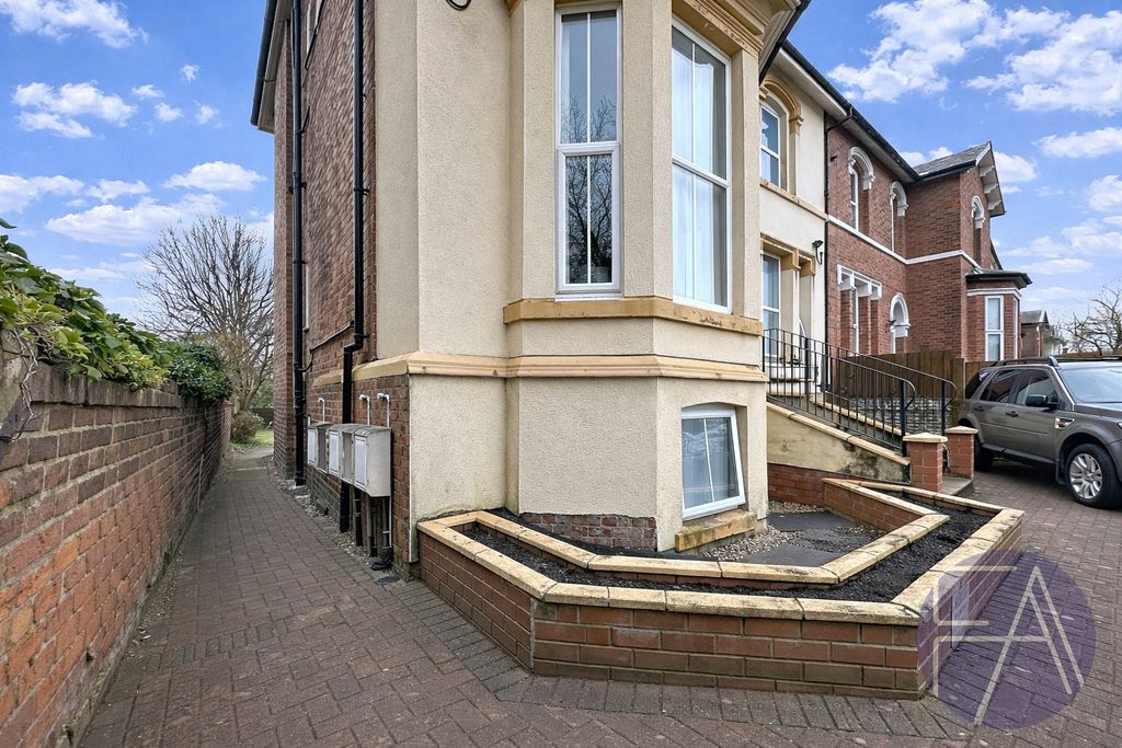 Property photo 2 of 77 5058161