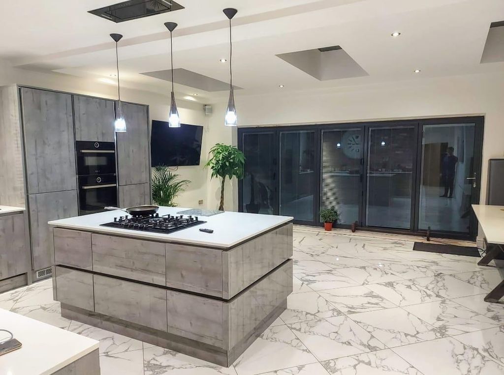 Property photo 1 of 9