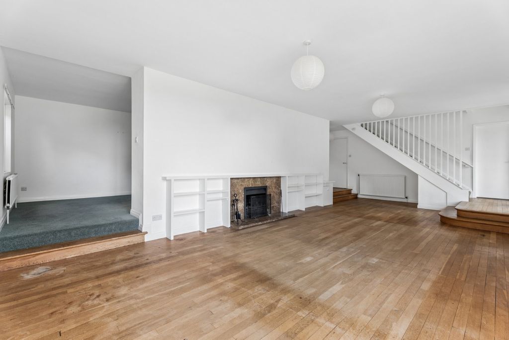 Property photo 3 of 19 Sitting Room
