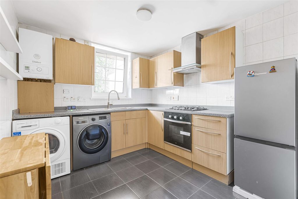 Property photo 3 of 16 Kitchen