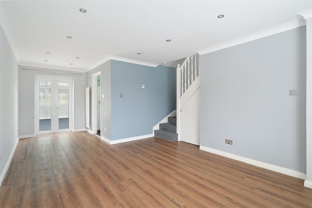 Property photo 2 of 27 Whitegate Way, 30 (8).Jpg