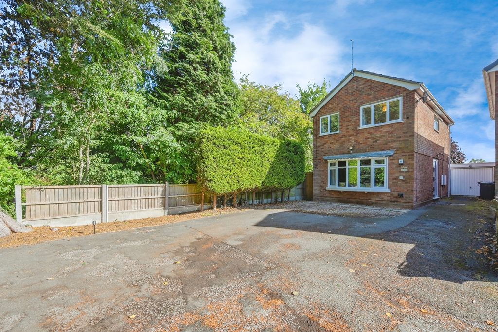 Property photo 1 of 18 Entrance Door: