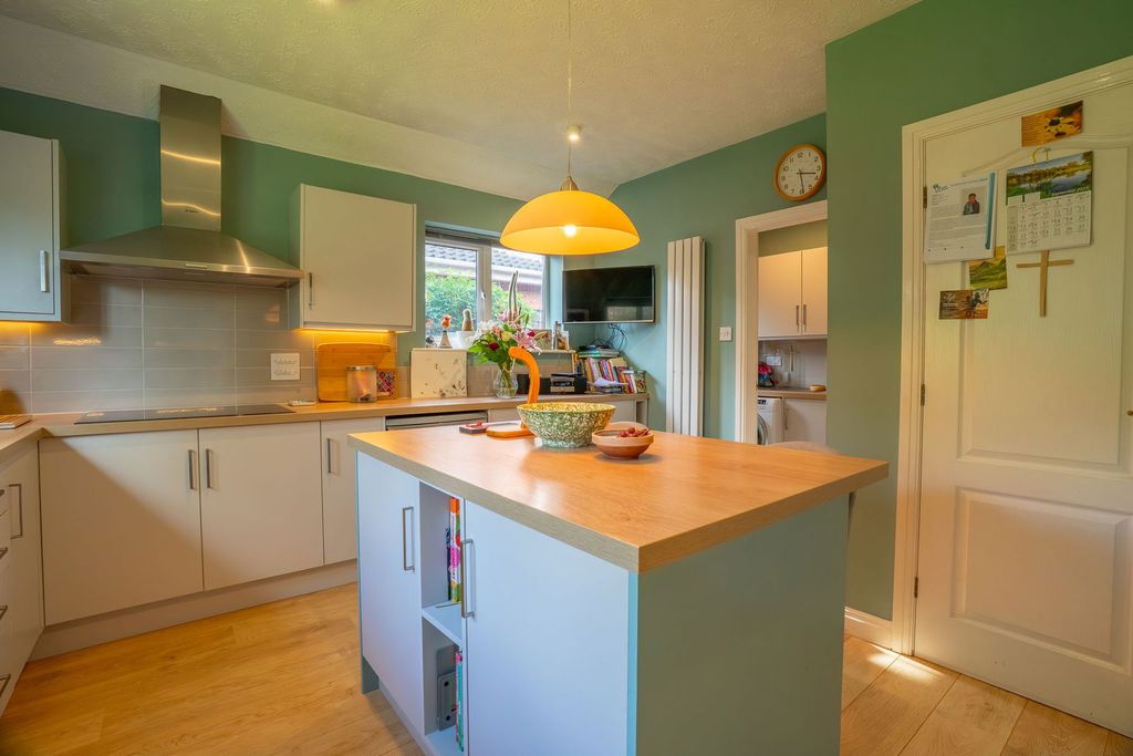 Property photo 2 of 31