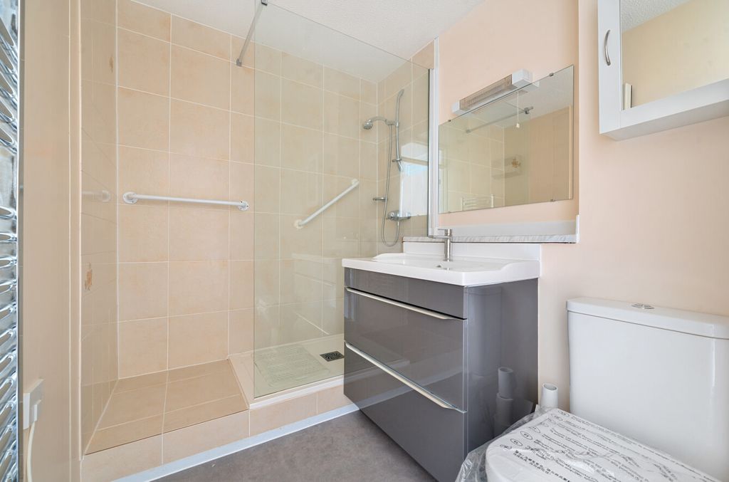 Property photo 3 of 14 1333497-15-688A53...