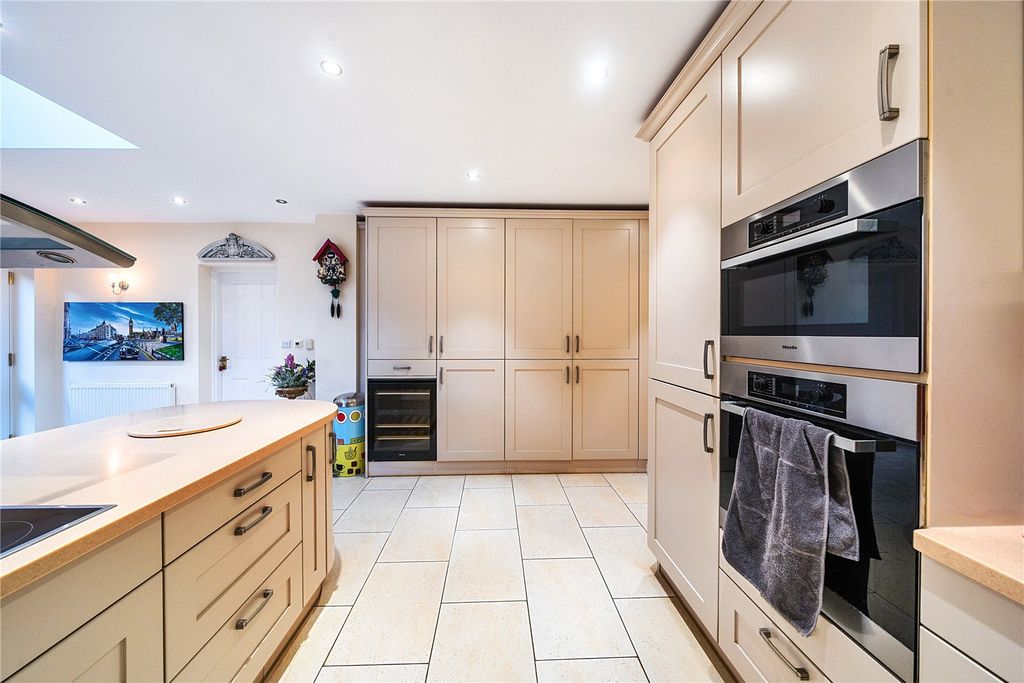 Property photo 3 of 20 Kitchen