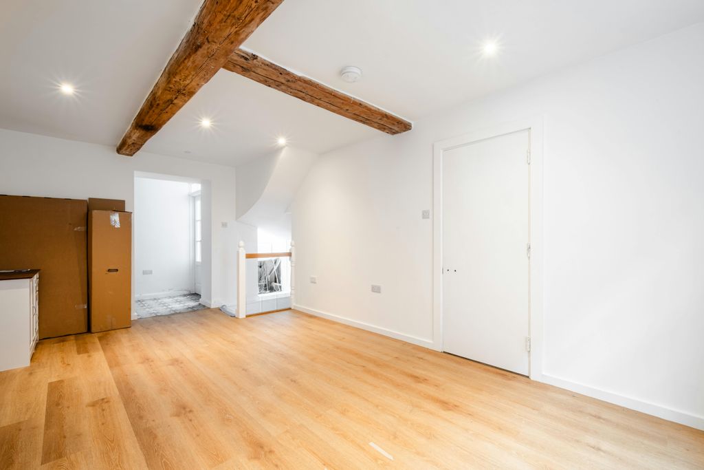 Property photo 2 of 10 Crispin St 46 Low Res 27.Jpg