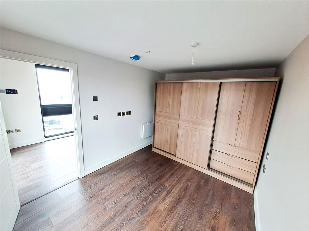 Property photo 3 of 12 Marketing - Un Furn 3.Jpg