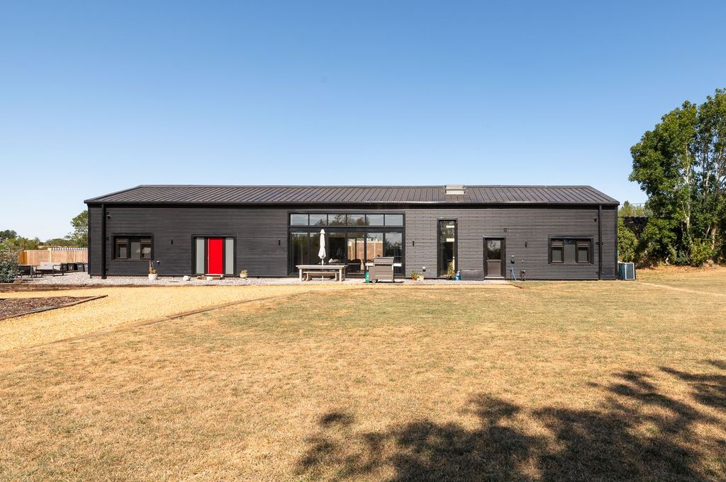 Property photo 1 of 32