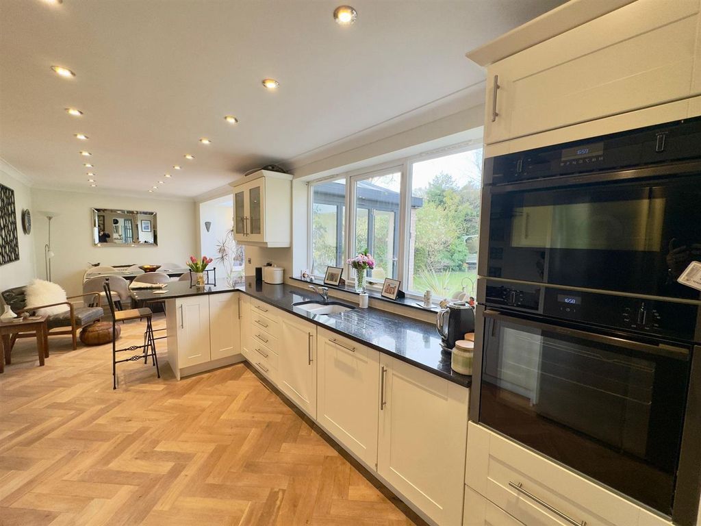 Property photo 3 of 32 Kitchen / Dining Room