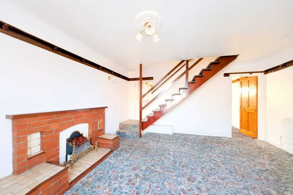 Property photo 2 of 14 E3ee6695-B9c2-4d40-9E98-4Fc52A2183F4