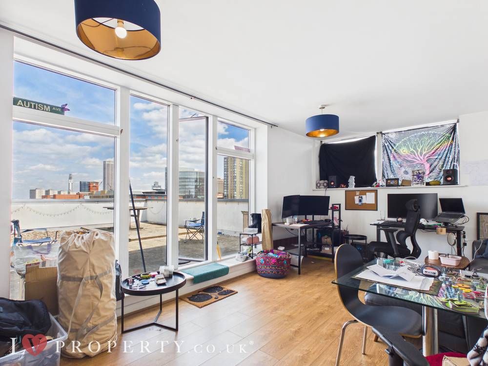 Property photo 1 of 7 Giraffe360-Still001