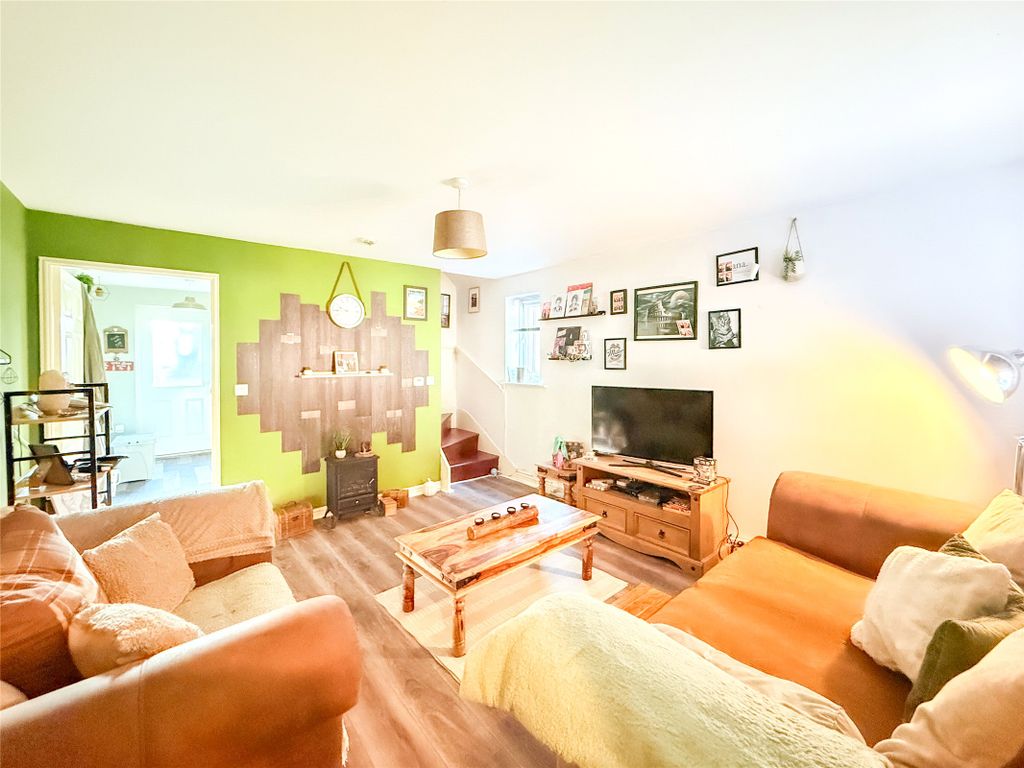 Property photo 2 of 10 Lounge