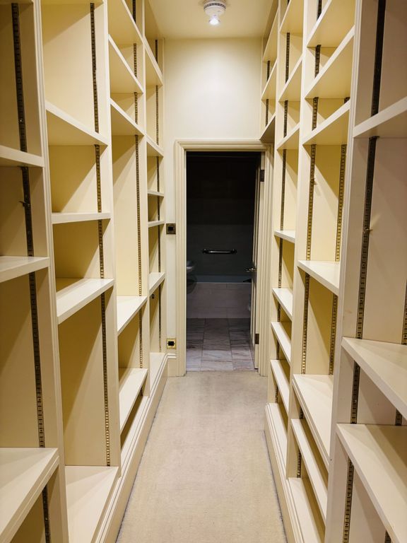 Property photo 3 of 9 Photo 4