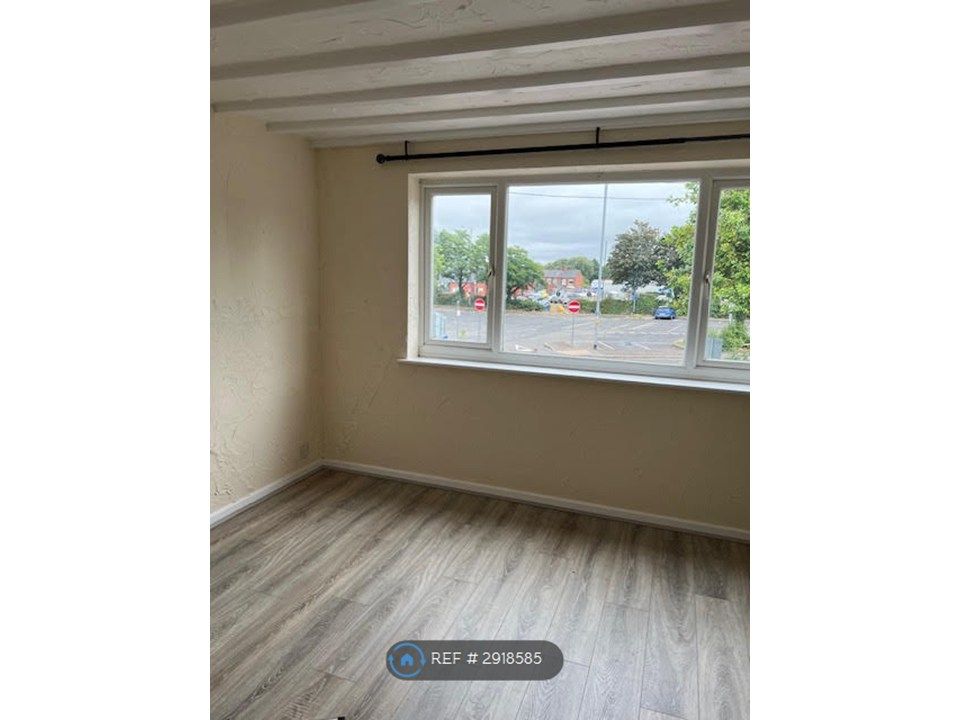 Property photo 2 of 6 Bedroom