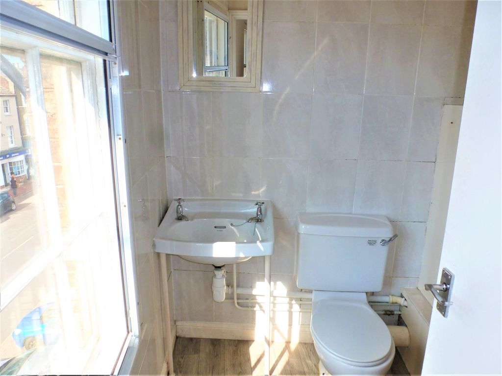 Property photo 3 of 4 Cloakroom/wc