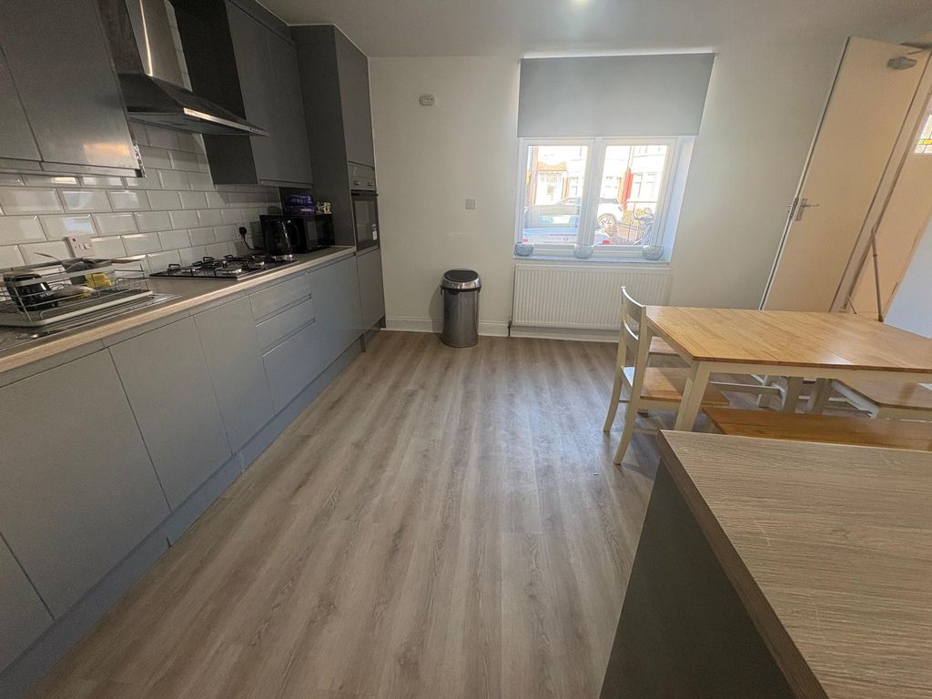 Property photo 3 of 14 Whatsapp Image 2026-10-08 At 12.32.14 Pm (6)