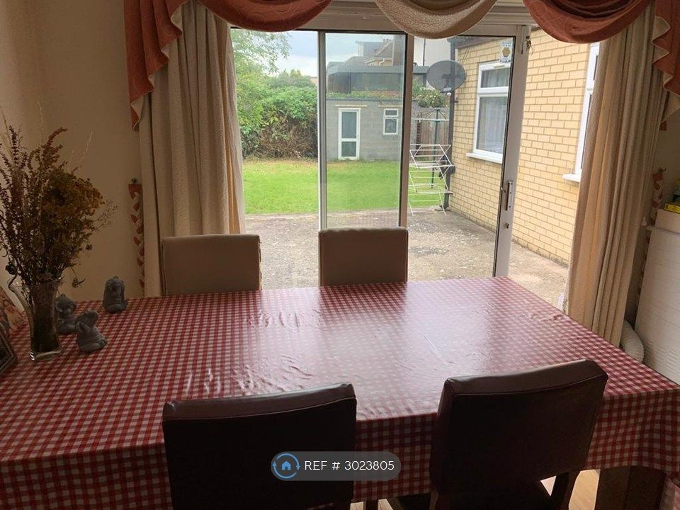 Property photo 3 of 11 Dinning Room