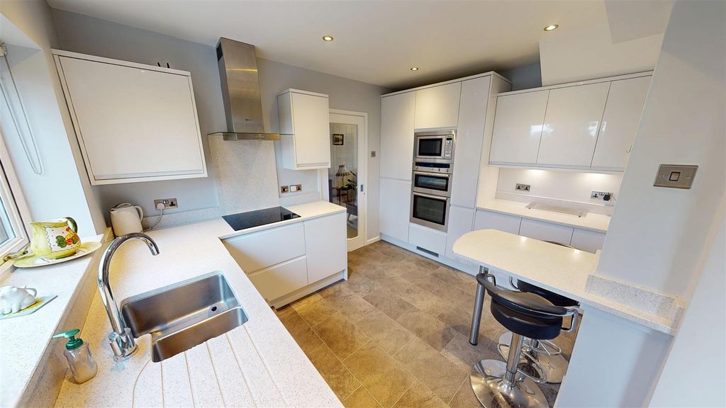 Property photo 2 of 42 Heyes Avenue Kitchen