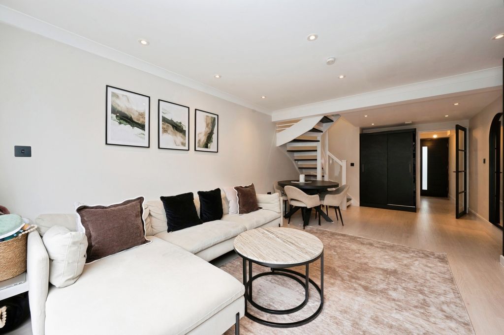 Property photo 2 of 18 Reception Room