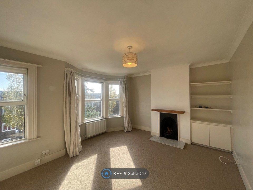 Property photo 3 of 21 South Facing Lounge